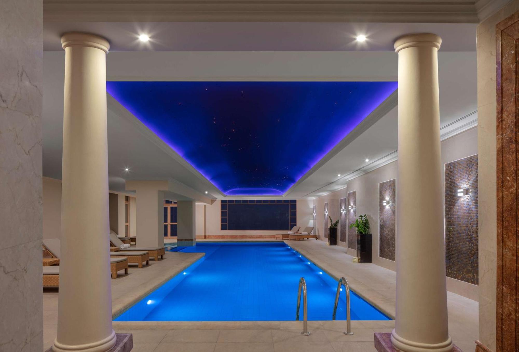 Grand Hyatt Amman Hotel Exterior foto The swimming pool at the hotel